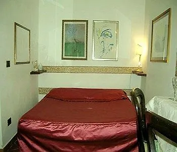 Opera Hotell 2*